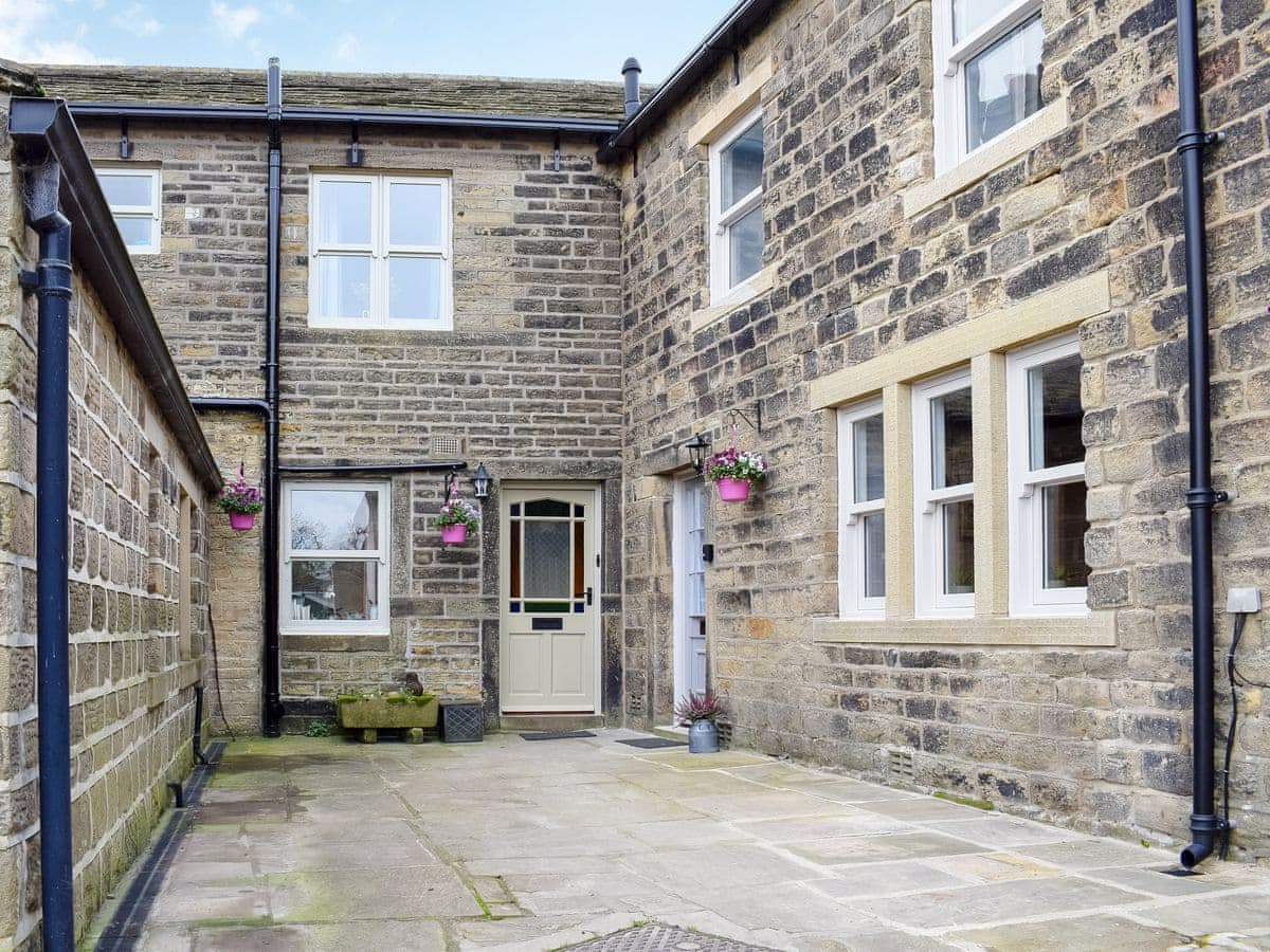Wonderful holiday home | Weavers Cottage, Eldwick, near Bingley