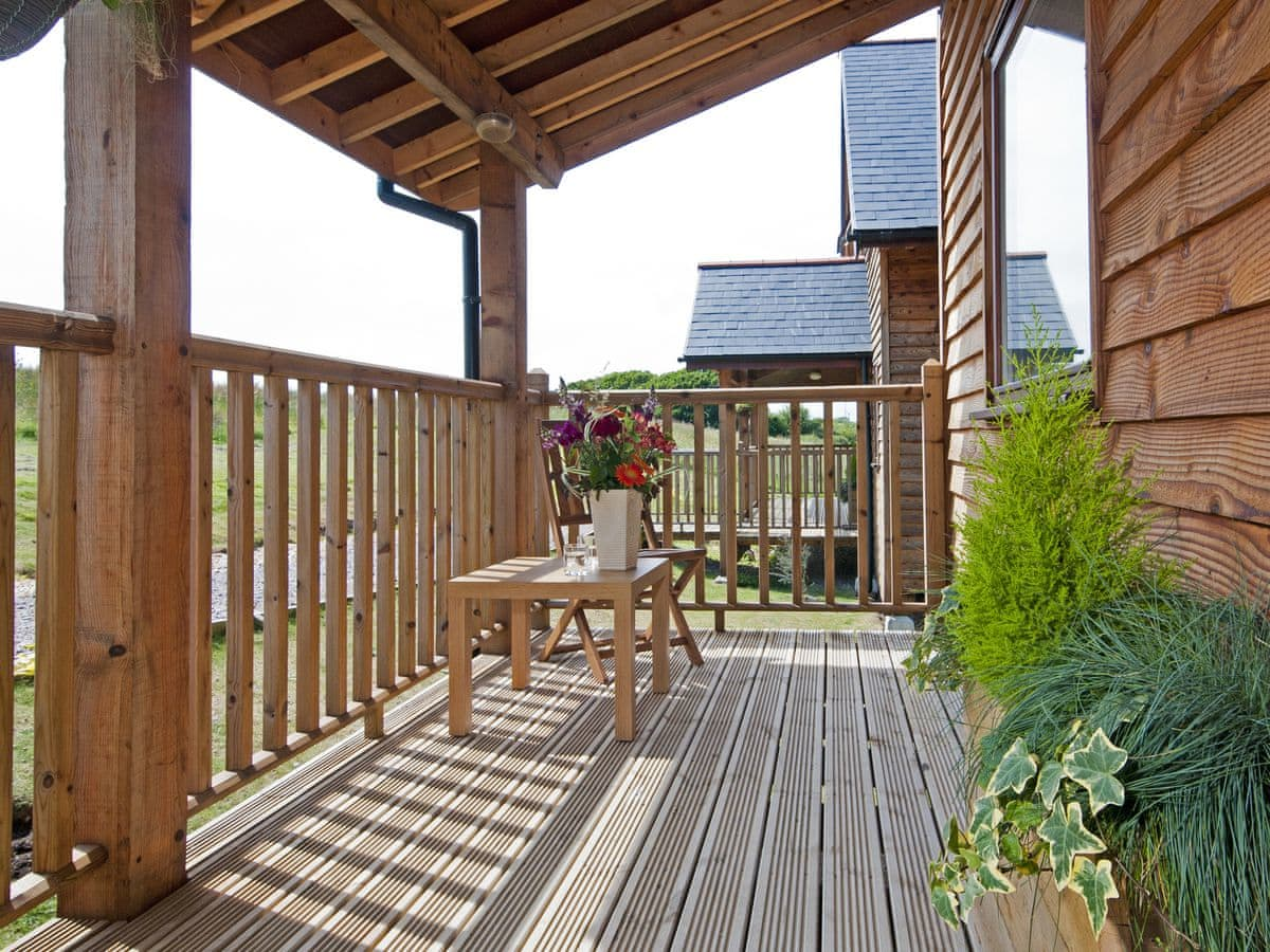 Veranda | Kingfisher - Calbourne Water Mill Eco-houses, Calbourne