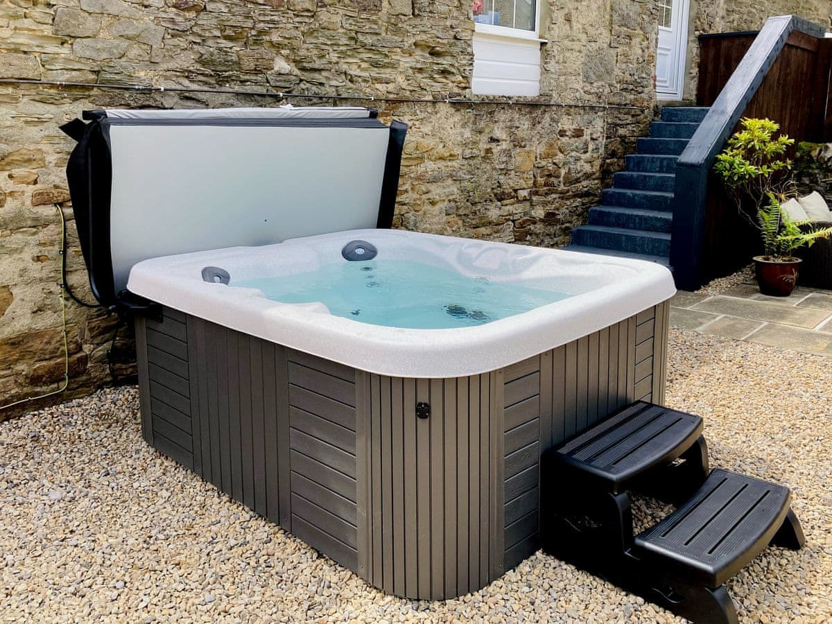 Hot tub | The Haybarn, East Hedleyhope, Near Durham